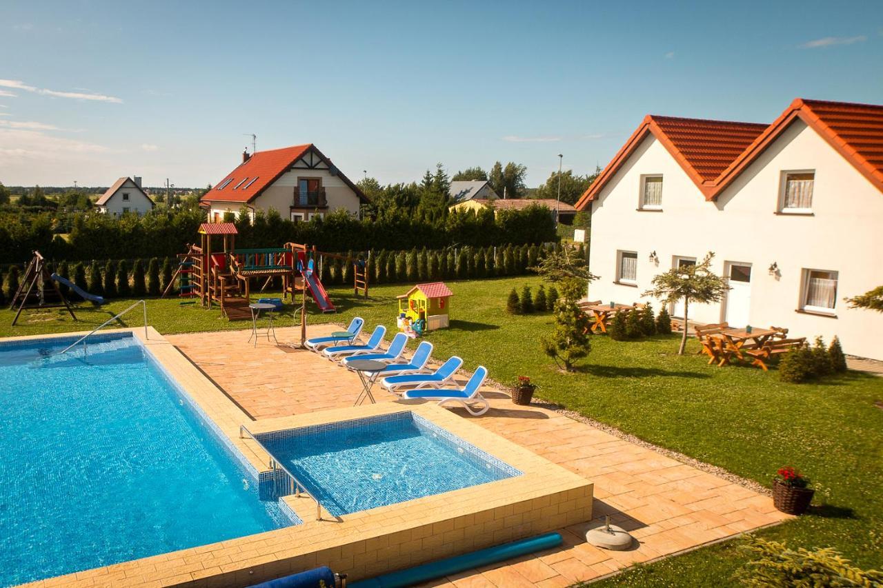 Aqua Fun Domki Z Basenem Darlowo Exterior photo