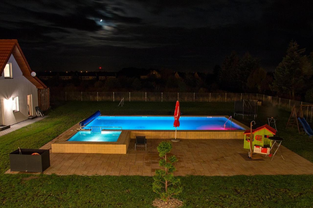 Aqua Fun Domki Z Basenem Darlowo Exterior photo