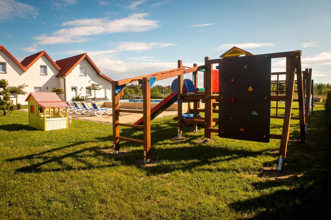 Aqua Fun Domki Z Basenem Darlowo Exterior photo