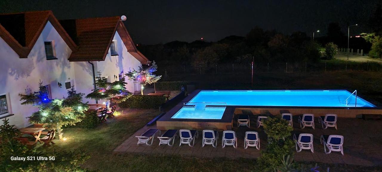 Aqua Fun Domki Z Basenem Darlowo Exterior photo