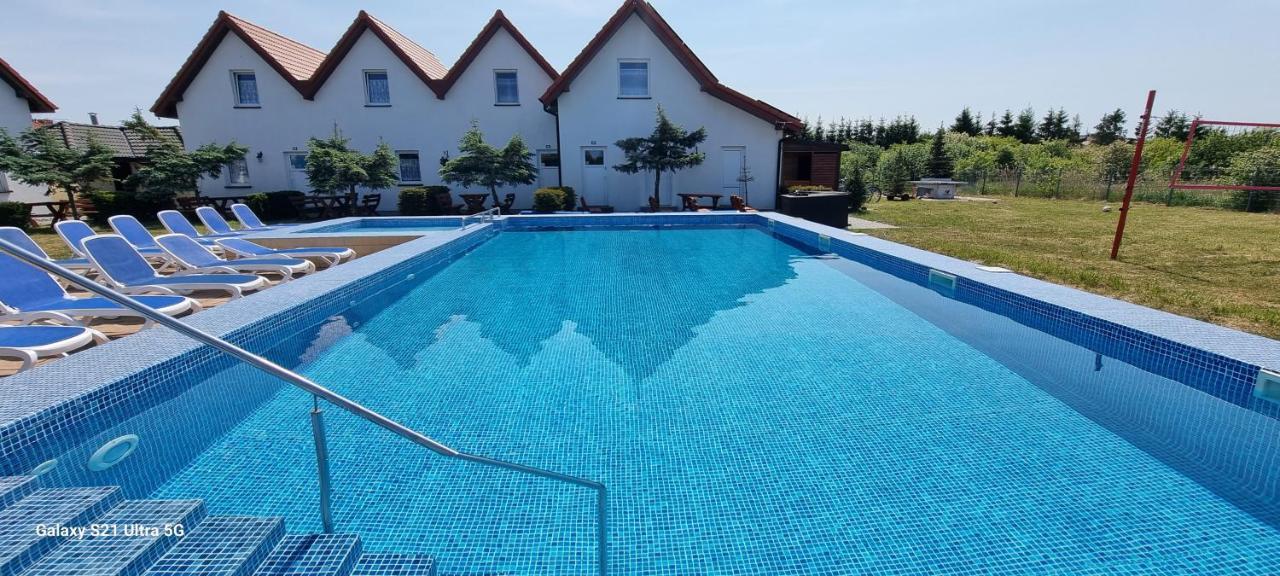 Aqua Fun Domki Z Basenem Darlowo Exterior photo
